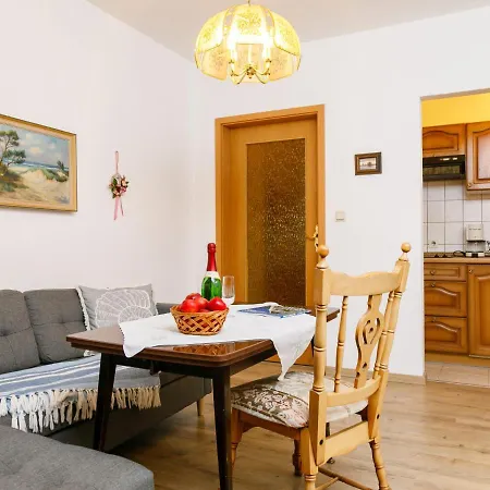 8 By Interhome